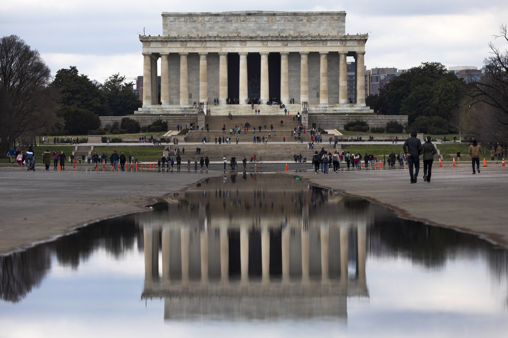 APTOPIX Virus Outbreak Washington